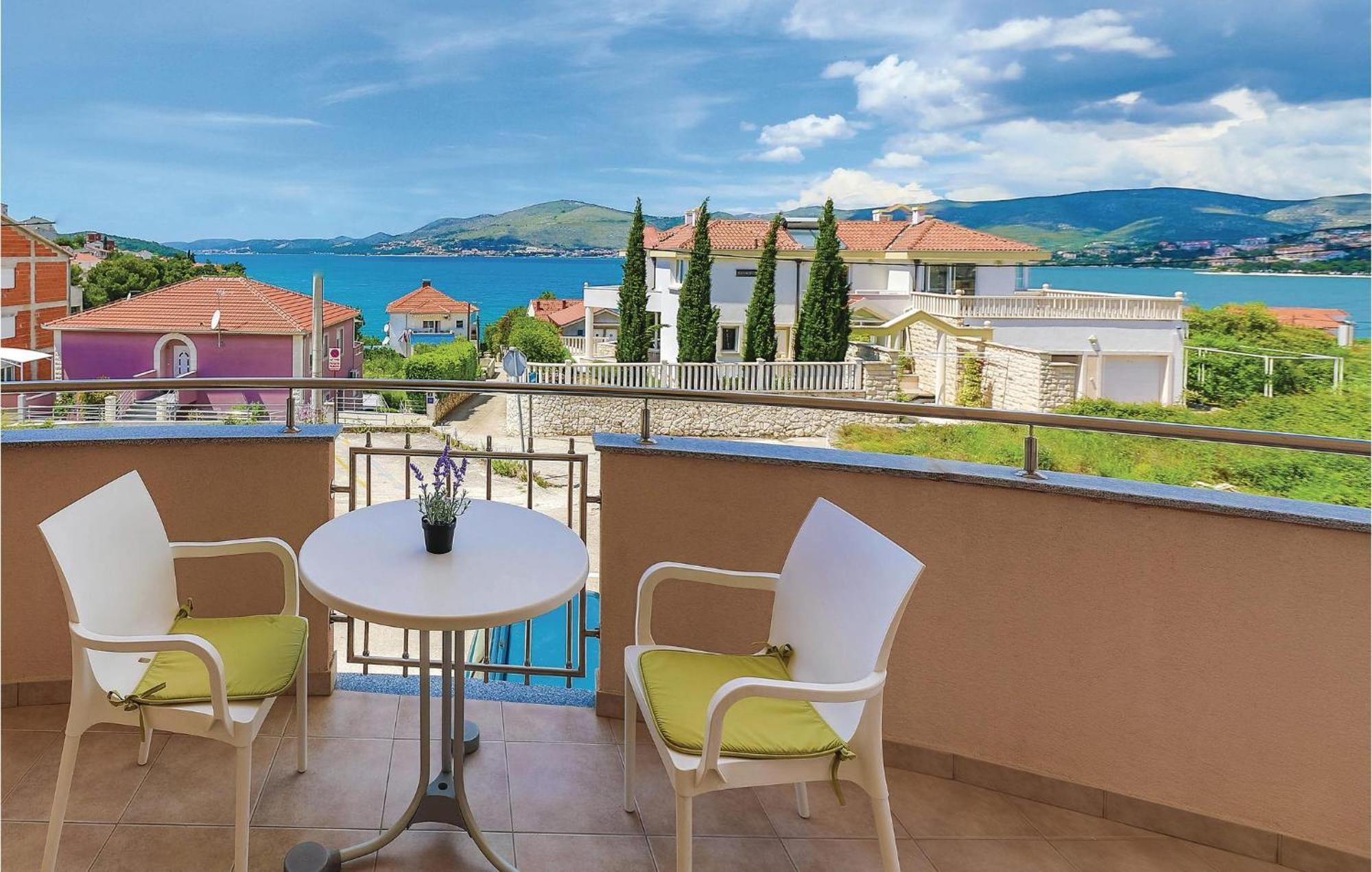 1 Bedroom Stunning Apartment In Okrug Gornji Trogir Extérieur photo